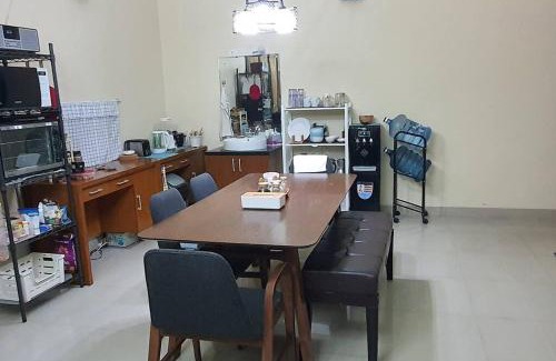 Panjer House | 3-Bedroom house with pool near park 10min to beach