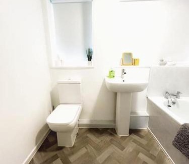 Skelmersdale Apartment | 3 Bedroom, Lancashire Townhouse, a base to explore