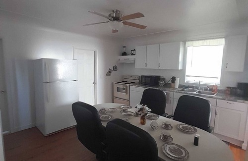 Davison House | 3-bedroom lower level of a 100 yr old farmhouse in peaceful Davison with WiFi