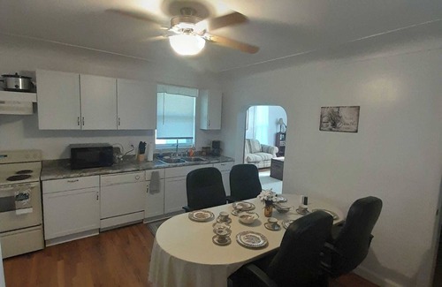 Davison House | 3-bedroom lower level of a 100 yr old farmhouse in peaceful Davison with WiFi
