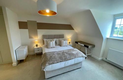 Market Harborough Apartment | 3-Bedroom Luxury Stay With FREE Parking