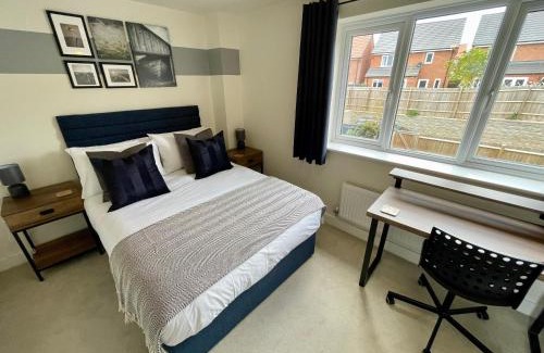 Market Harborough Apartment | 3-Bedroom Luxury Stay With FREE Parking