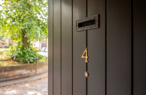 Coventry City Centre Cottage | 3 bedroom modern luxury cottage