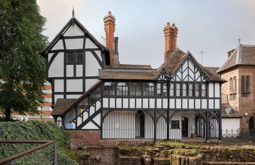Coventry City Centre Cottage | 3 bedroom modern luxury cottage