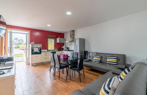 Arnoia Apartment | 3 bedroom nice apartment in A Arnoia