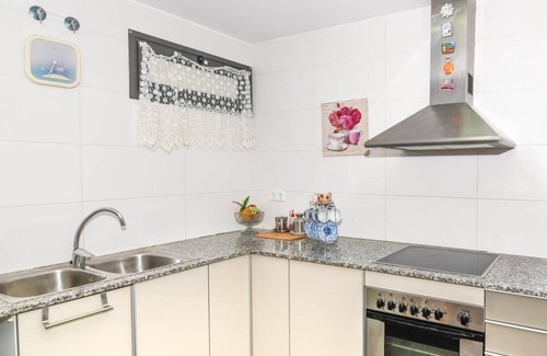 Comarruga Apartment | 3 bedroom penthouse, with communal pool and parking, 500m from the beach.