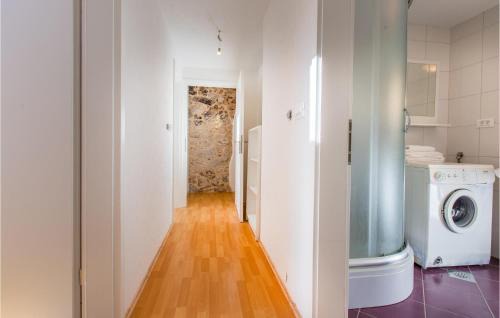Ajdovscina House | 3 Bedroom Pet Friendly Home In Col