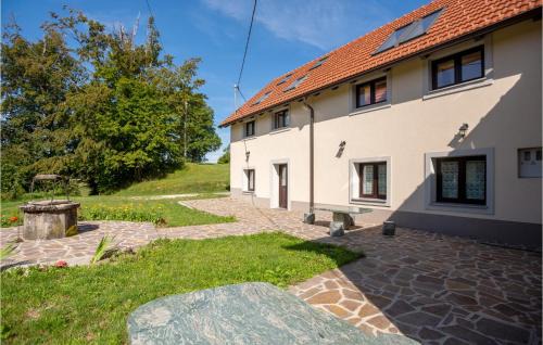 Ajdovscina House | 3 Bedroom Pet Friendly Home In Col