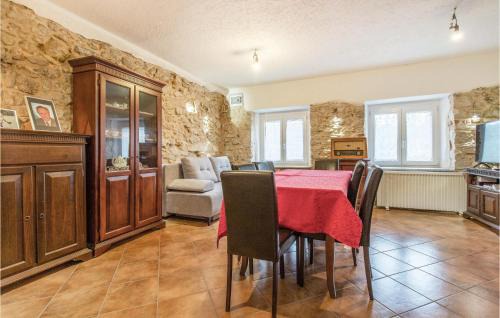 Ajdovscina House | 3 Bedroom Pet Friendly Home In Col