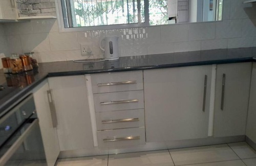 Faerie Glen Apartment | 3 bedroom self catering @ Lelapa La Baphogole