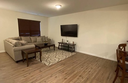 Mosby Apartment | 3 Bedroom Single family 368311 by Houzlet