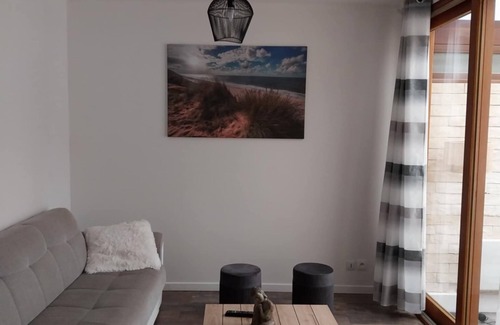 Roye House | 3-bedroom single-storey house with free parking in front of the house