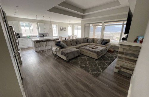 Okanagan-Similkameen House | 3 Bedroom Sleeps 8Great View New Home Sendero Canyon available all summer