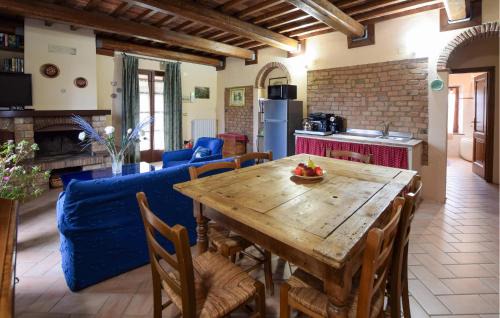 Ficulle Apartment | 3 Bedroom Stunning Apartment In Ficulle