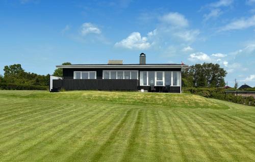 Ronbjerg House | 3 Bedroom Stunning Home In Øster Assels
