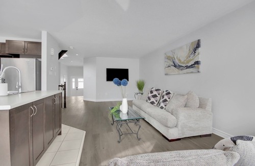 Ottawa Division House | 3-bedroom townhome in charming Ottawa with AC, WiFi. Enjoy your stay