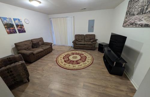 Seven Corners House | 3 Bedroom Townhouse 8 Miles to Washington DC