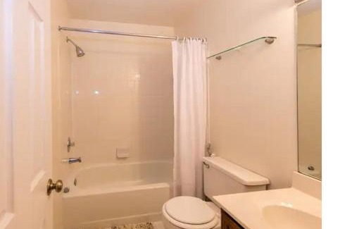 Seven Corners House | 3 Bedroom Townhouse 8 Miles to Washington DC