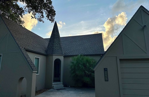 Aransas Pass House | 3-bedroom Tudor with Private in-ground Pool centrally located in Aransas Pass