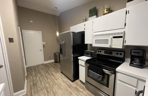 Carrollwood House | 3-bedroom vacation home 10 minutes from Raymond James Stadium