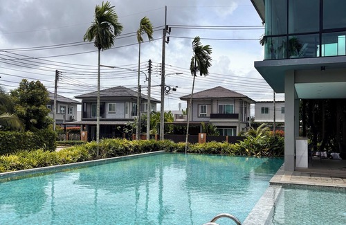 Thep Kasattri House | 3-bedroom villa & 15 min to Bangtao beach