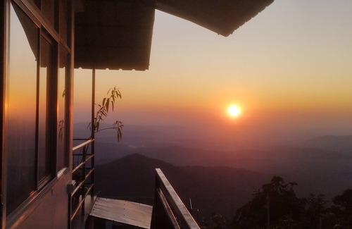 Elappara Villa | 3-bedroom villa in Panchalimedu with stunning views, spa,wifi, bonfire, BBQ & !