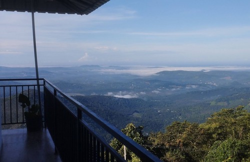 Elappara Villa | 3-bedroom villa in Panchalimedu with stunning views, spa,wifi, bonfire, BBQ & !