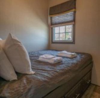 Roseneath House | 3 Bedroom Waterview Cottage 4B