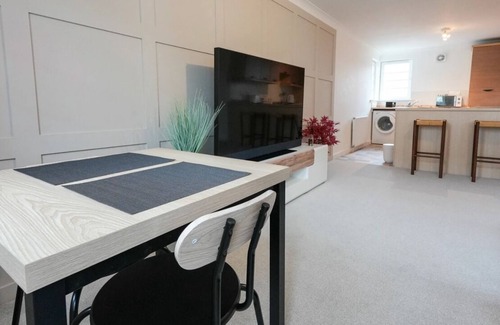 Bathgate Apartment | 3 bedroom Whiteside Apartment