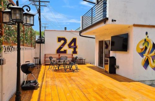 Mid City Apartment | 3 bedroom with Hot Tub and Video game console 10 minutes from Rodeo Drive Beverly Hills