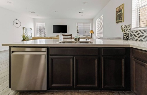 Tesuque At Gila Springs House | 3 Bedrooms 3 Baths New Build House In Chandler W/Community Pool & Hot Tub