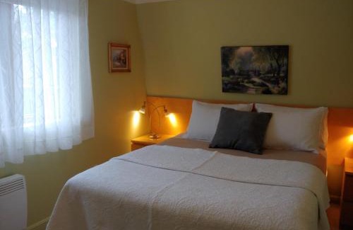 Saint-Laurent Apartment | 3 Bedrooms 3 beds near metro -2 Parking Free