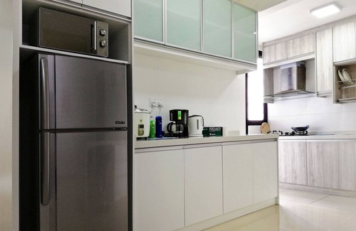 Shah Alam Condo | 3 Bedrooms Apartment Near i-City Free Wifi Aisaac Guesthouse