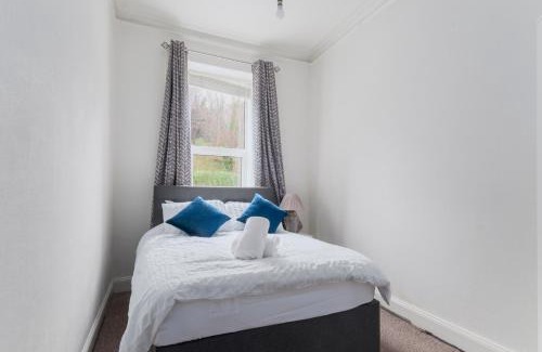 Liberton Apartment | 3 bedrooms bungalow, sleeps 6, free parking with garden