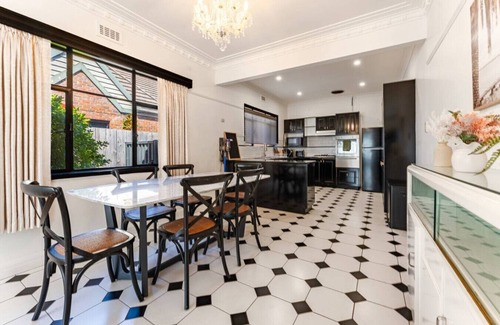 Lake Wendouree House | 3 Bedrooms By The Lake | Top Location