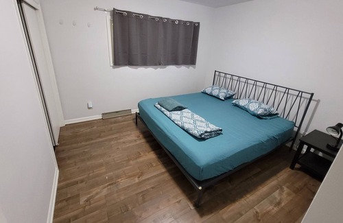 Highland Park House | 3 Bedrooms house right on bus stop and close to all attractions