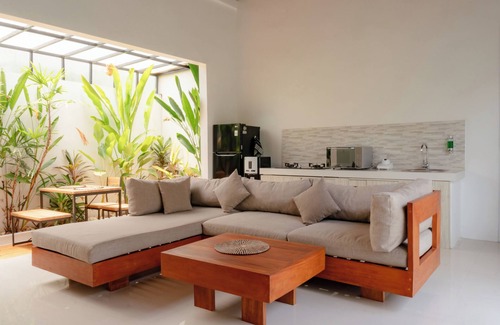 Selong Belanak Villa | 3 Bedrooms Private Villa with Pool near the Beach