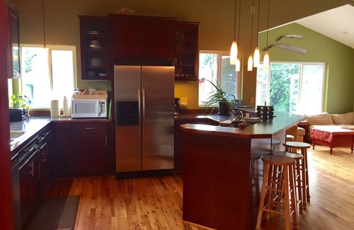 Alyeska House | 3 bedrooms with 2 person steam room, huge deck, walk to Alyeska ski resort