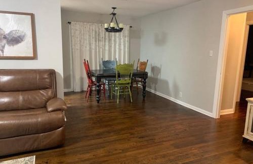 Central Arlington House | *3 blocks from AT&T Stadium* 2 bedroom-sleeps 6