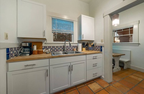 West University House | 3 Blocks from U of A/Near 4th Ave/1 BR 1 BA