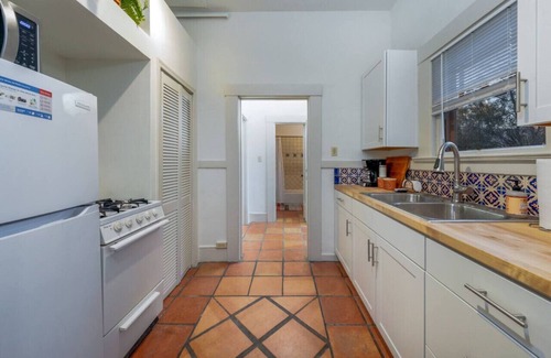 West University House | 3 Blocks from U of A/Near 4th Ave/1 BR 1 BA