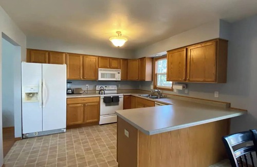 Madison House | 3 BR 2 BA Townhouse - Great for families or groups!