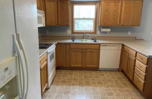 Madison House | 3 BR 2 BA Townhouse - Great for families or groups!