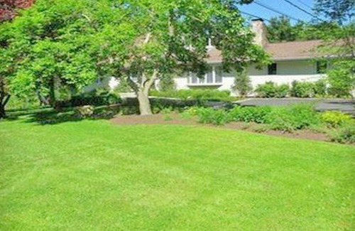 Town of North Castle Apartment | 3-Br 2-Bath Apt & Sauna in Woods with Self check-in.