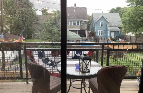 South Bend House | 3 BR/3BA NewTownhouse 1.5 miles from campus, walk to downtown restaurants.