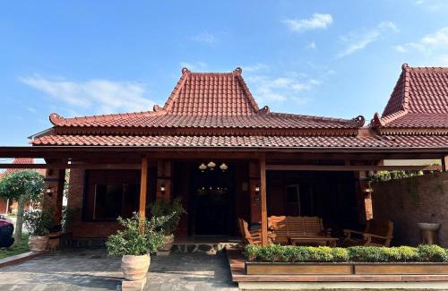 Klaten House | 3 BR Java House ONLY 5 mins to Prambanan Temple