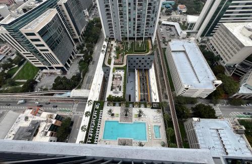 Downtown Miami Apartment | 3 BR Masterpiece! Resort style Luxury! Prime Locale!