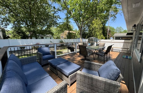 Narragansett House | 3 BR ranch in Mettatuxet on large, private lot with bocce court & outdoor shower