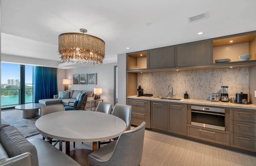 Clearwater Beach Condo | 3-BR Residence @ JWM Clearwater Beach ~ Pool, Hot Tub, Spa, Fitness Center, FREE Activities ~ #1411