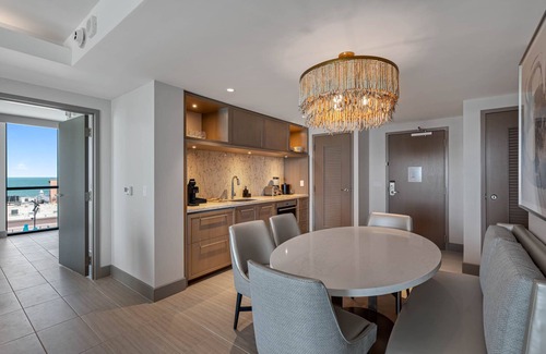 Clearwater Beach Condo | 3-BR Residence @ JWM Clearwater Beach ~ Pool, Hot Tub, Spa, Fitness Center, FREE Activities ~ #1411